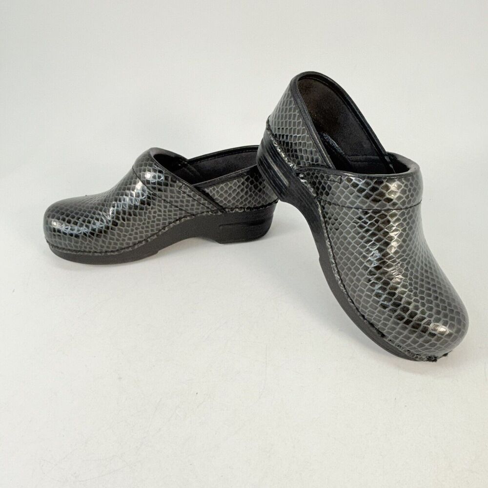 Women's Dansko XP Pro Clogs Metallic Gray Leather Snake Print Sz EU 37/ 6.5-7